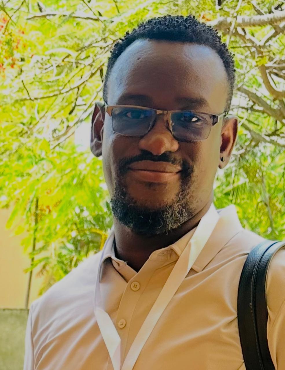 Prof. Doutor Augusto Guambe - Psicólogo | Consultor
